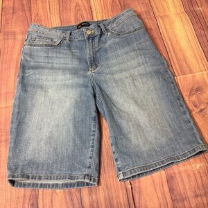 Lee Women's Size 14 Relaxed Fit Mid-Rise Light Blue Denim Shorts